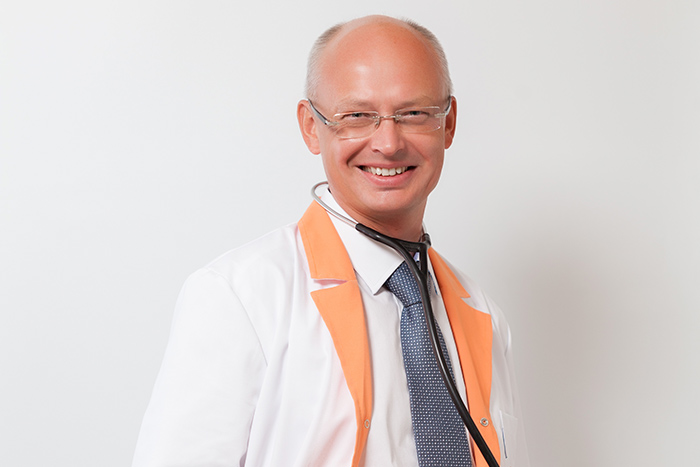 руководитель центра семейной медицины GMS Clinic, кардиолог Константин Витальевич Дмитриев