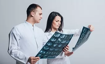 Первая помощь при инсульте: что делать до приезда врача